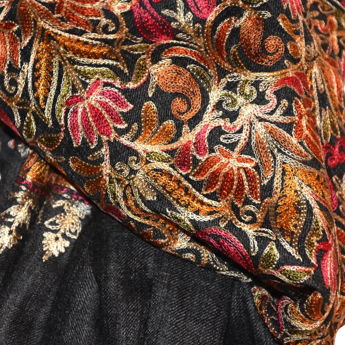 Šál exclusive vyšívaný 27