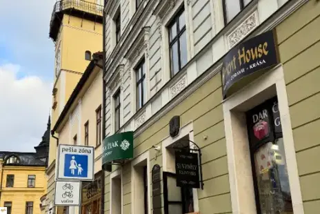 Prvá kamenná predajňa Orient House